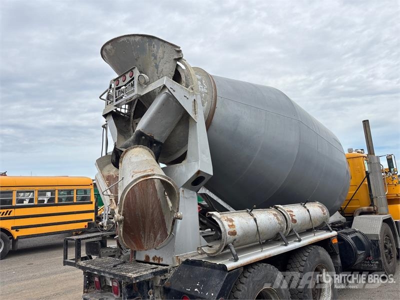 Mack RB690S 8x4 Twin-Steer Mixer Truck Betonbiler