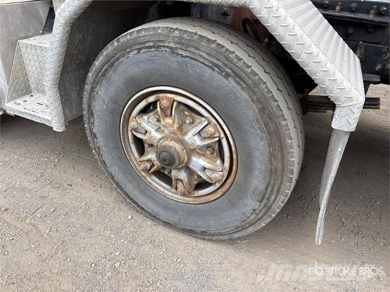 Mack RB690S 8x4 Twin-Steer Mixer Truck Betonvežiai