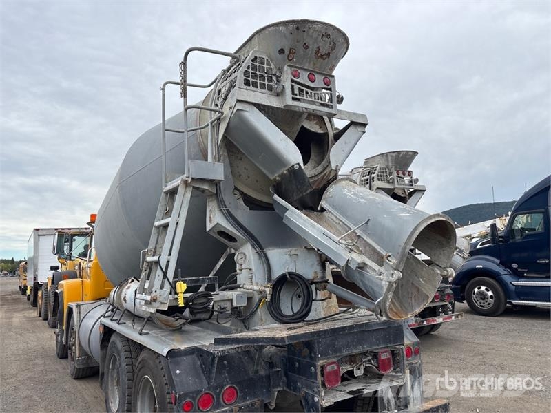 Mack RB690S 8x4 Twin-Steer Mixer Truck Betonvežiai