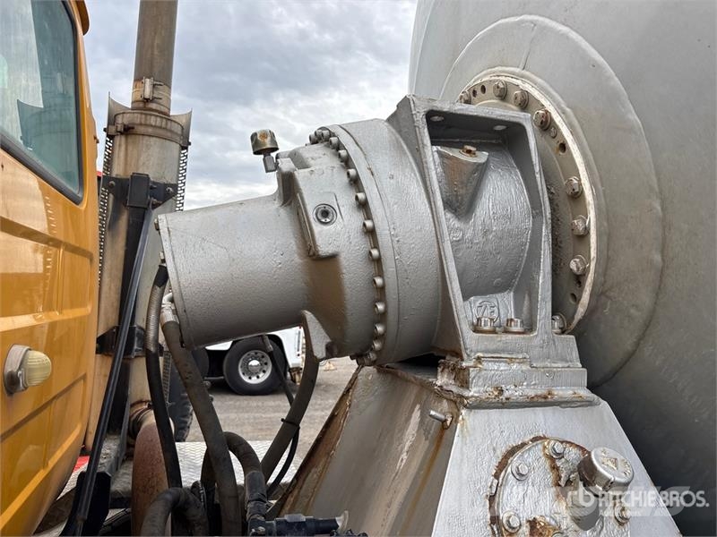 Mack RB690S 8x4 Twin-Steer Mixer Truck Betonbiler