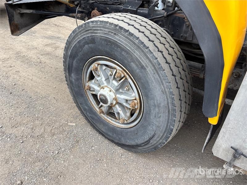 Mack RB690S 8x4 Twin-Steer Mixer Truck Betonvežiai