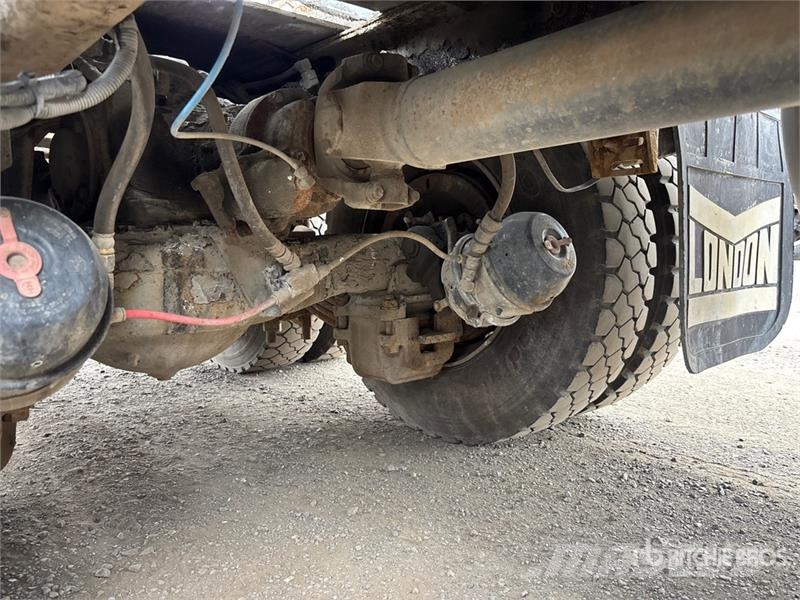 Mack RB690S 8x4 Twin-Steer Mixer Truck Betonbiler
