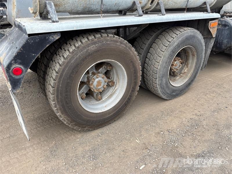 Mack RB690S 8x4 Twin-Steer Mixer Truck Betonvežiai