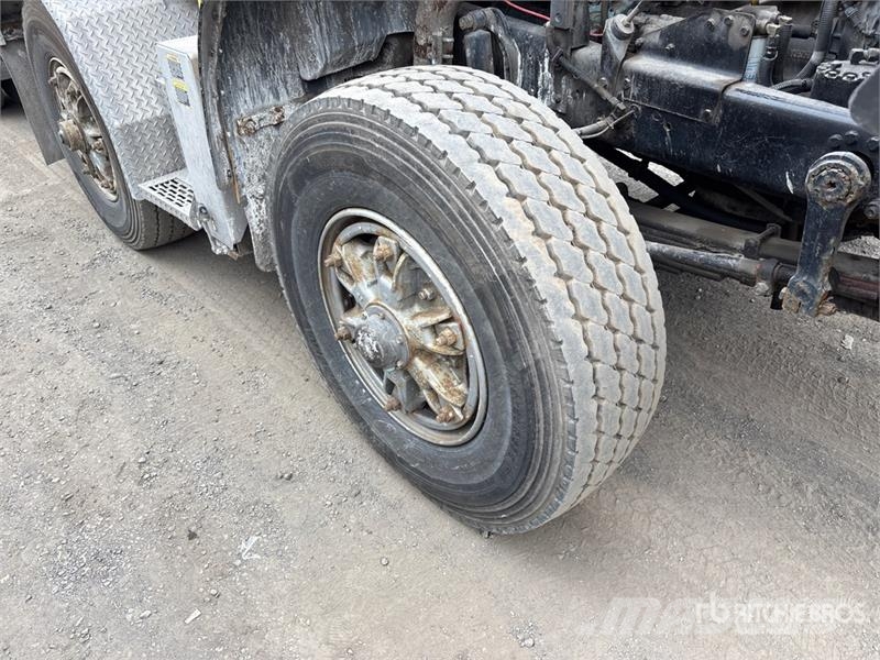 Mack RB690S 8x4 Twin-Steer Mixer Truck Betonvežiai