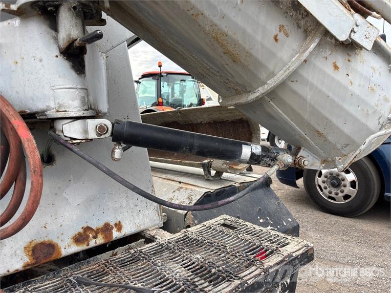 Mack RB690S 8x4 Twin-Steer Mixer Truck Betonbiler