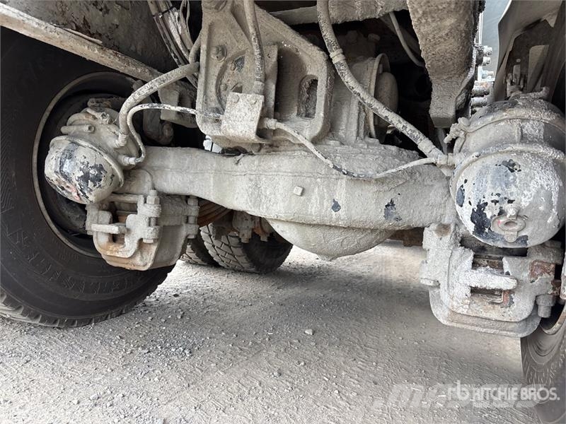 Mack RB690S 8x4 Twin-Steer Mixer Truck Betonvežiai