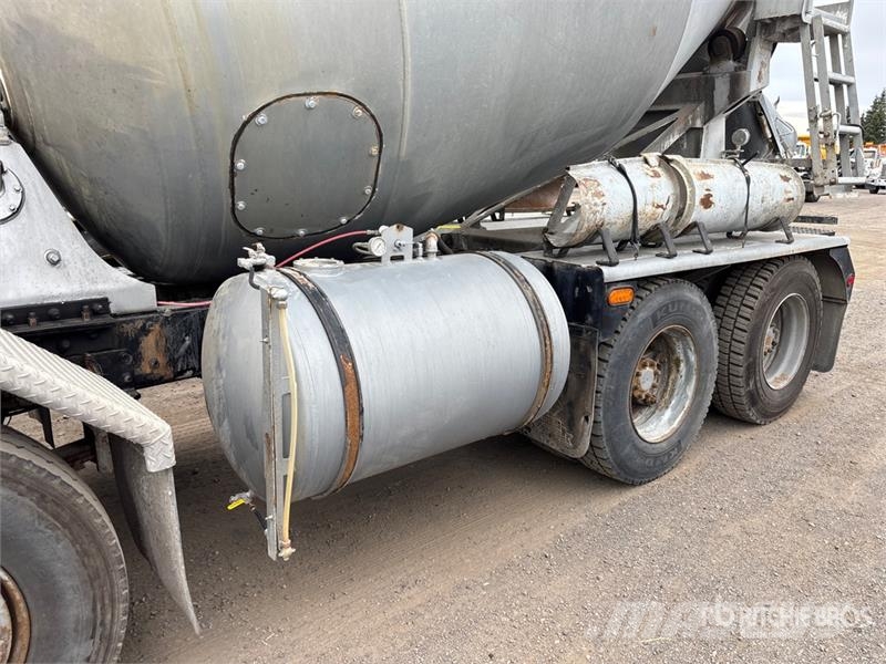Mack RB690S 8x4 Twin-Steer Mixer Truck Betonvežiai
