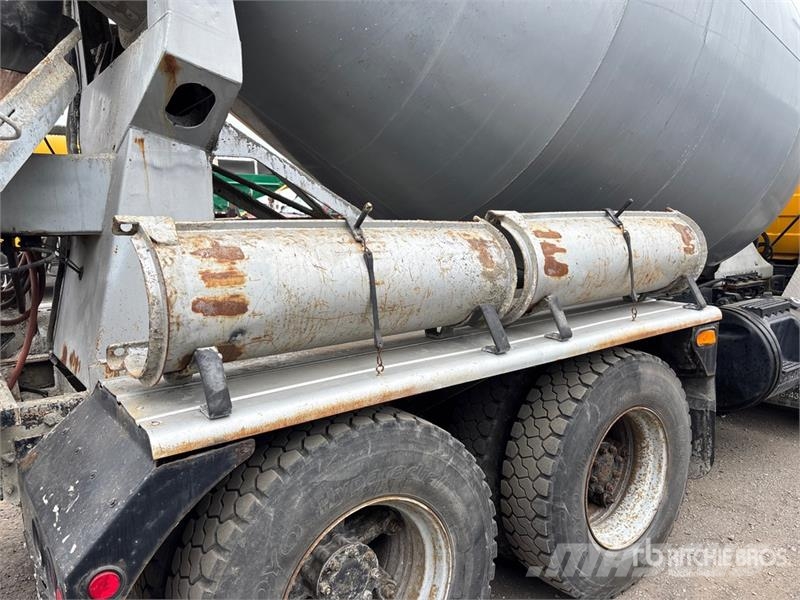 Mack RB690S 8x4 Twin-Steer Mixer Truck Betonbiler