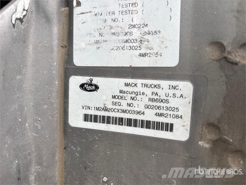 Mack RB690S 8x4 Twin-Steer Mixer Truck Betonvežiai