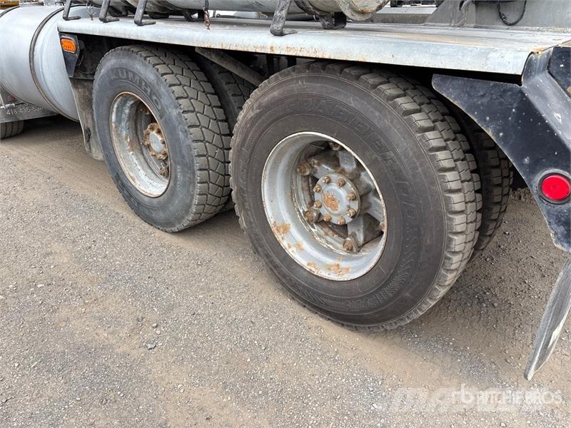 Mack RB690S 8x4 Twin-Steer Mixer Truck Betonvežiai