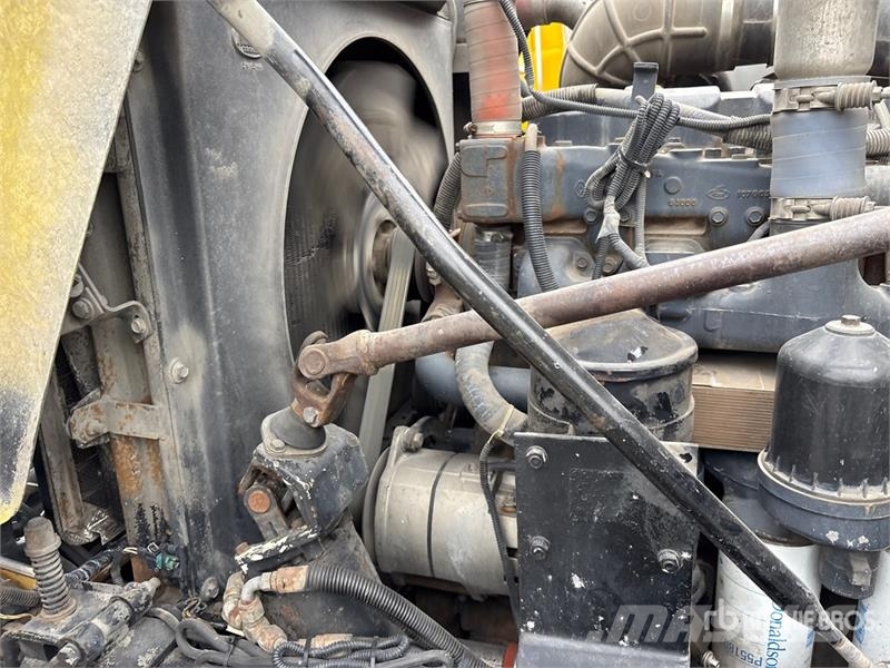 Mack RB690S 8x4 Twin-Steer Mixer Truck Betonvežiai
