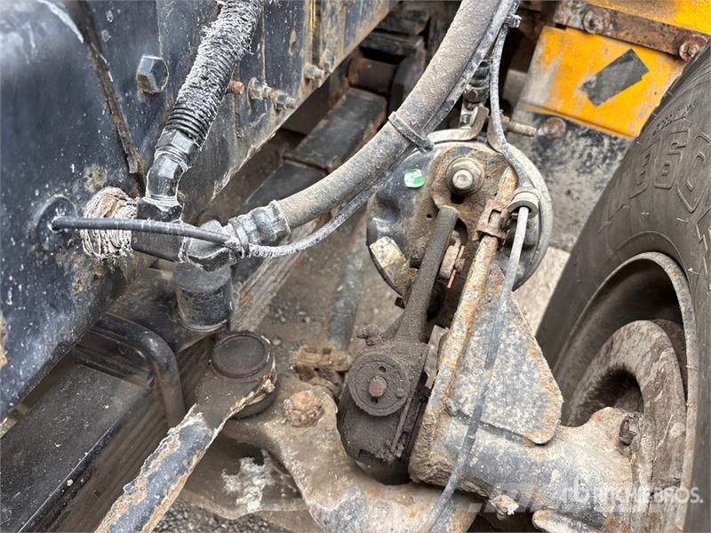 Mack RB690S 8x4 Twin-Steer Mixer Truck Betonbiler