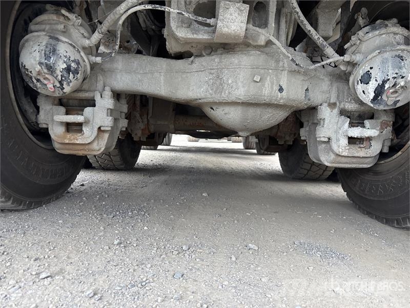 Mack RB690S 8x4 Twin-Steer Mixer Truck Betonvežiai