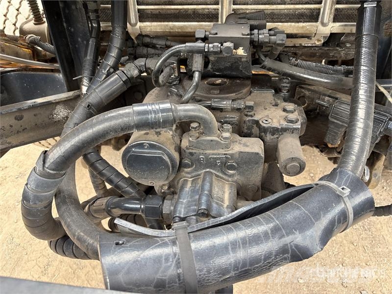 Mack RB690S 8x4 Twin-Steer Mixer Truck Betonvežiai