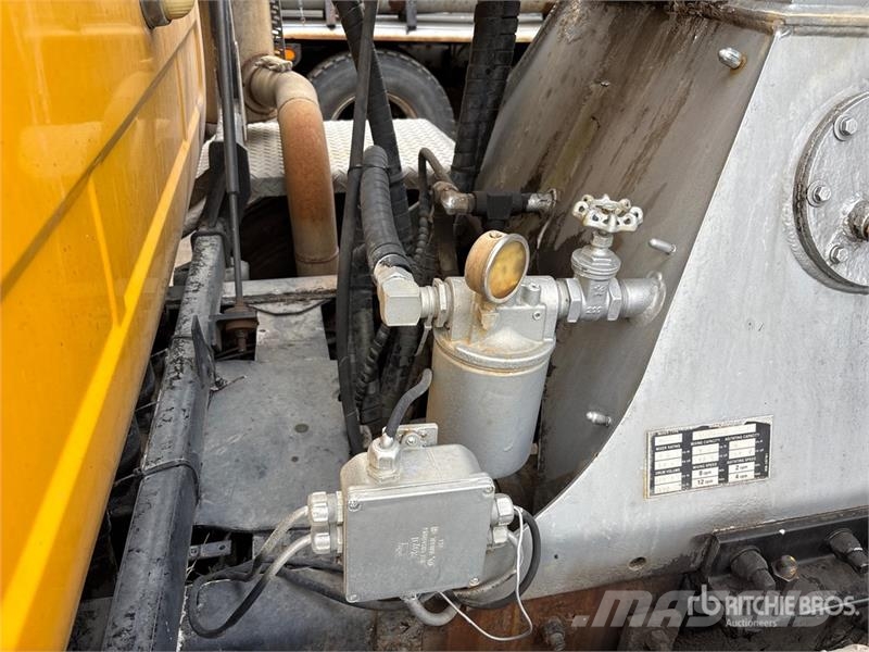 Mack RB690S 8x4 Twin-Steer Mixer Truck Betonvežiai