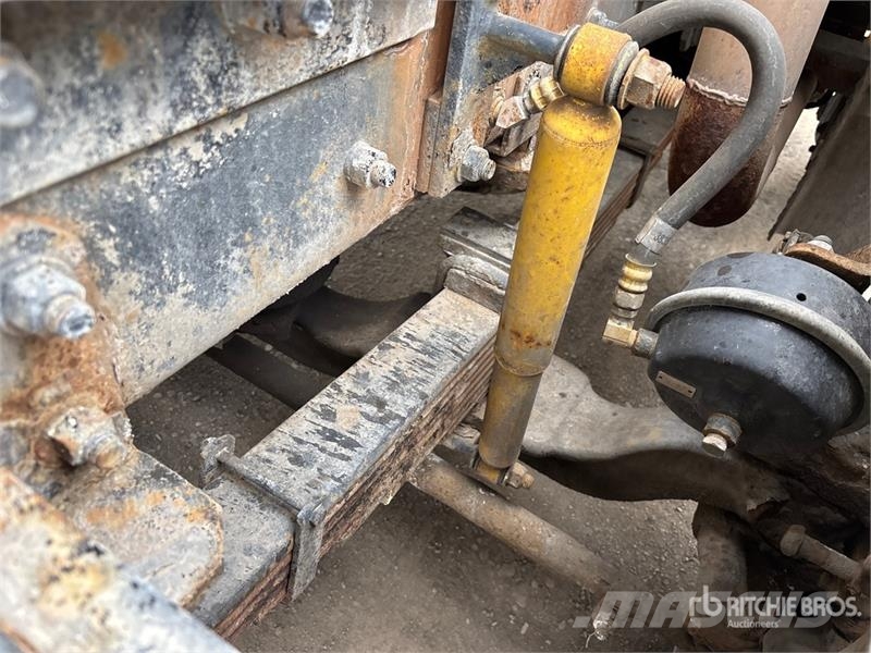 Mack RB690S 8x4 Twin-Steer Mixer Truck Betonvežiai