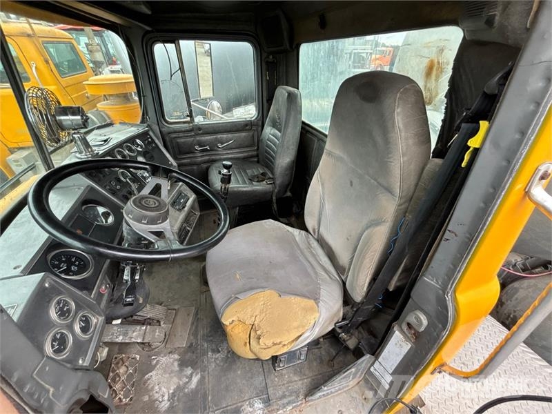 Mack RB690S 8x4 Twin-Steer Mixer Truck Betonvežiai