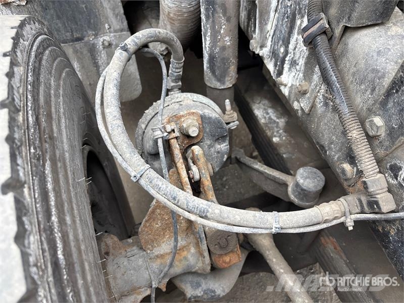 Mack RB690S 8x4 Twin-Steer Mixer Truck Betonvežiai
