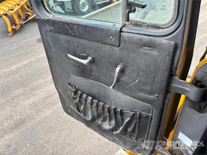 Mack RB690S 8x4 Twin-Steer Mixer Truck Betonvežiai