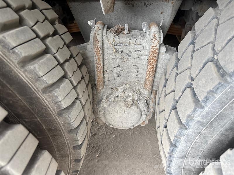 Mack RB690S 8x4 Twin-Steer Mixer Truck Betonvežiai