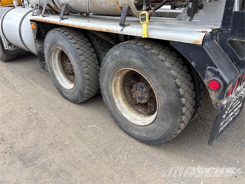 Mack RB690S 8x4 Twin-Steer Mixer Truck Betonbiler