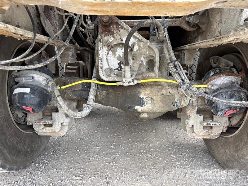 Mack RB690S 8x4 Twin-Steer Mixer Truck Betonbiler
