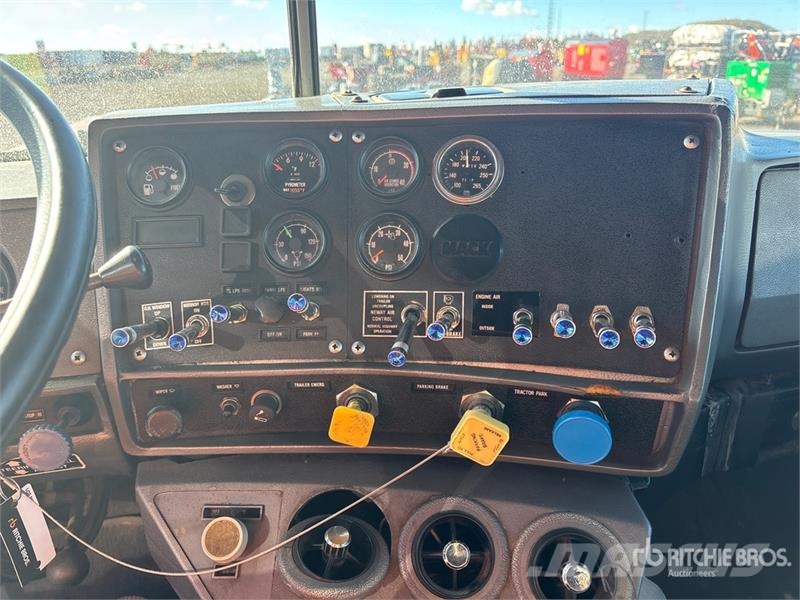 Mack RW613 Vilcēji