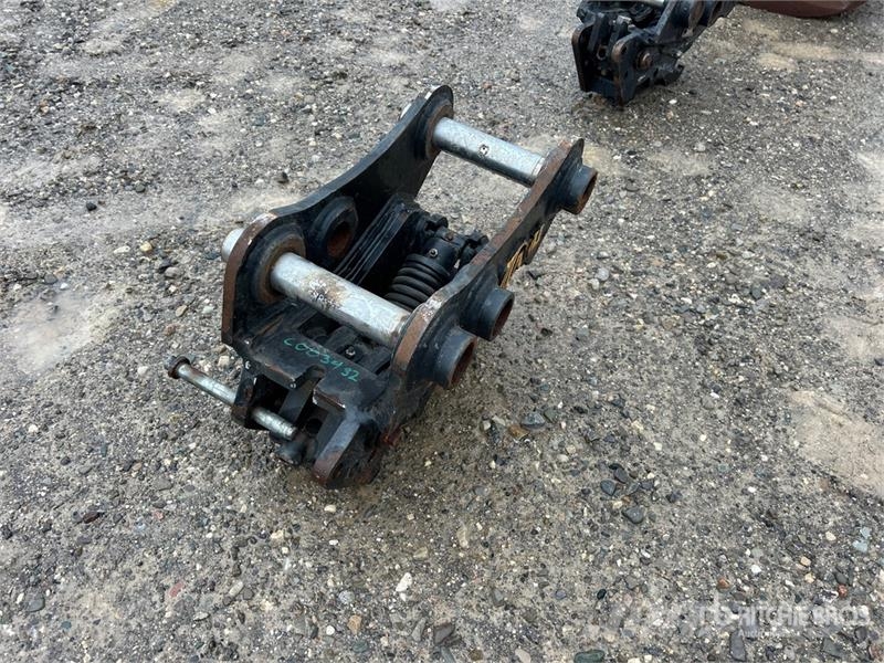 MAI QT1416PGH Quick Coupler - Fits Takeuchi TB260 Ātrie savienotāji
