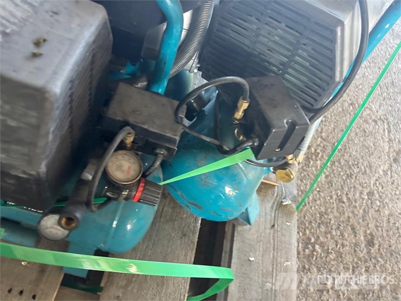 Makita of (4) Makita Air Compressor Kompresorji