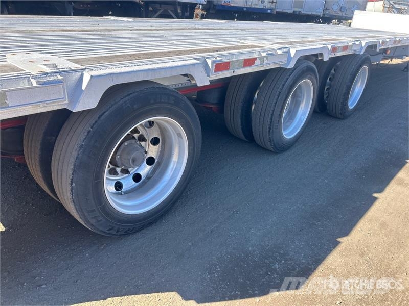 Manac 13348B409 48 ft Tri/A Step Deck Trailer Mélybölcsős