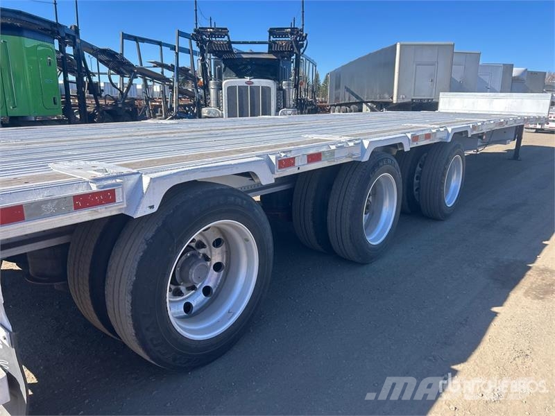 Manac 13348B409 48 ft Tri/A Step Deck Trailer Mélybölcsős