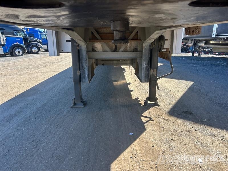 Manac 13348B409 48 ft Tri/A Step Deck Trailer Mélybölcsős