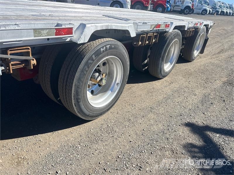 Manac 13348B409 48 ft Tri/A Step Deck Trailer Mélybölcsős