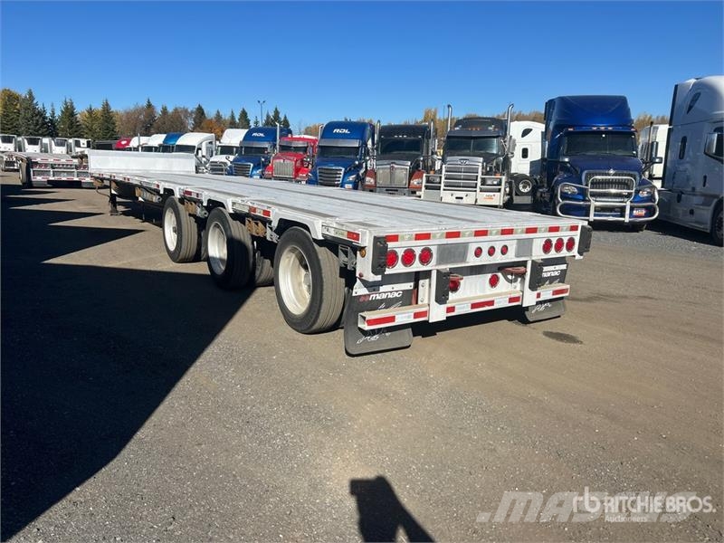 Manac 13348B409 48 ft Tri/A Step Deck Trailer Mélybölcsős