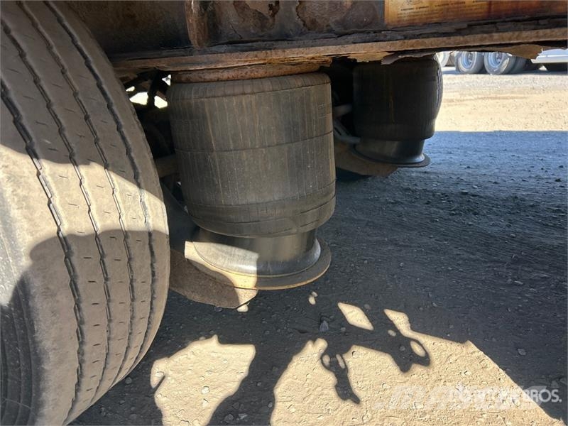 Manac 13353 53 ft Tri/A Step Deck Trailer Mélybölcsős