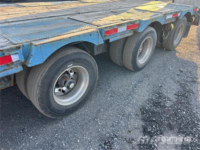 Manac 14353 Tri/A 53 ft - 72 ft Extendable Step Deck Tra 平板拖车