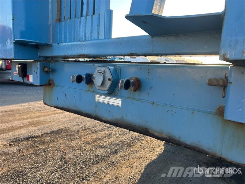 Manac 14353 Tri/A 53 ft - 72 ft Extendable Step Deck Tra 平板拖车