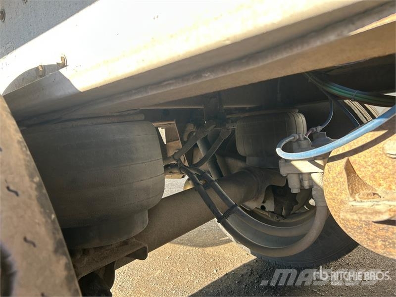 Manac 17326 26 ft Tri/A Super B-Train Lead Flatbed Trail Прицепы-платформы/боковая разгрузка