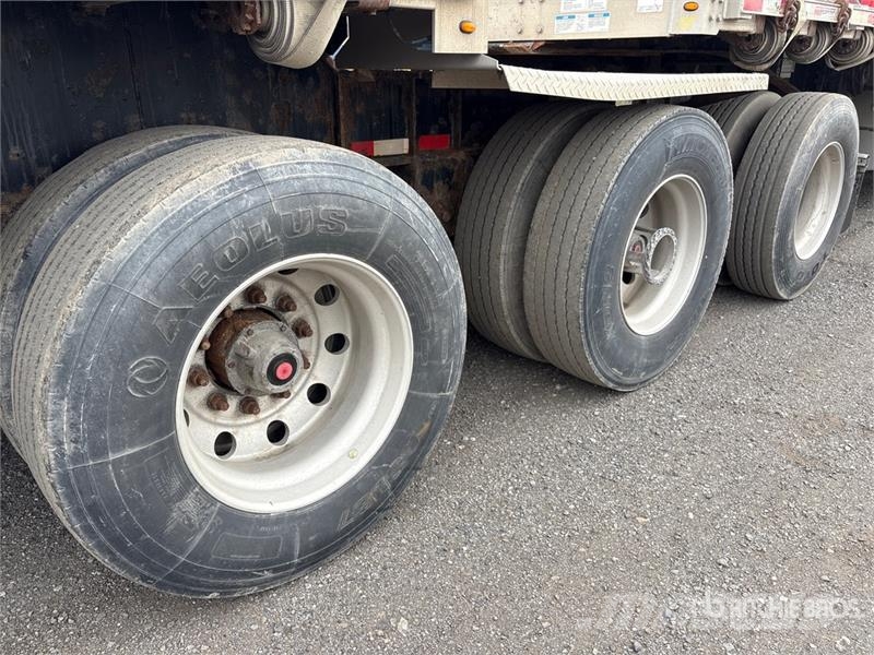 Manac 28 ft Tri/A B-Train Lead Flatbed Trailer Planhengere