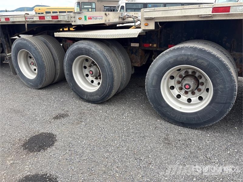 Manac 28 ft Tri/A B-Train Lead Flatbed Trailer Planhengere