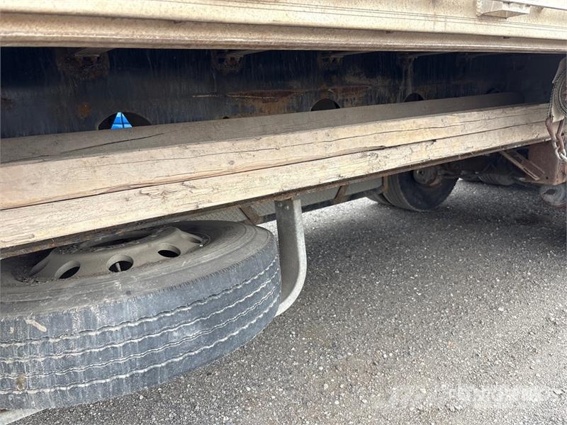 Manac 28 ft Tri/A B-Train Lead Flatbed Trailer Planhengere