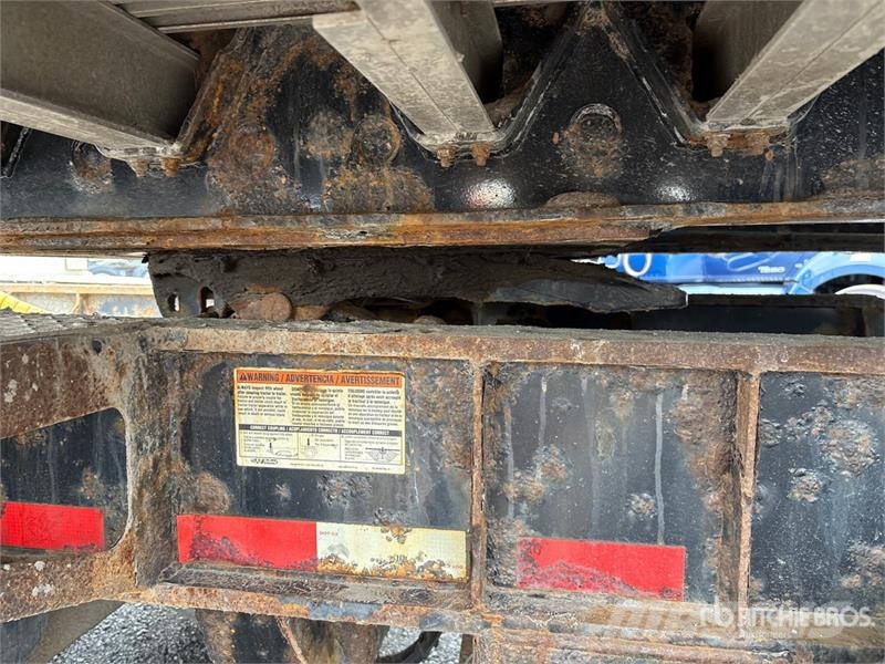 Manac 28 ft Tri/A B-Train Lead Flatbed Trailer Planhengere