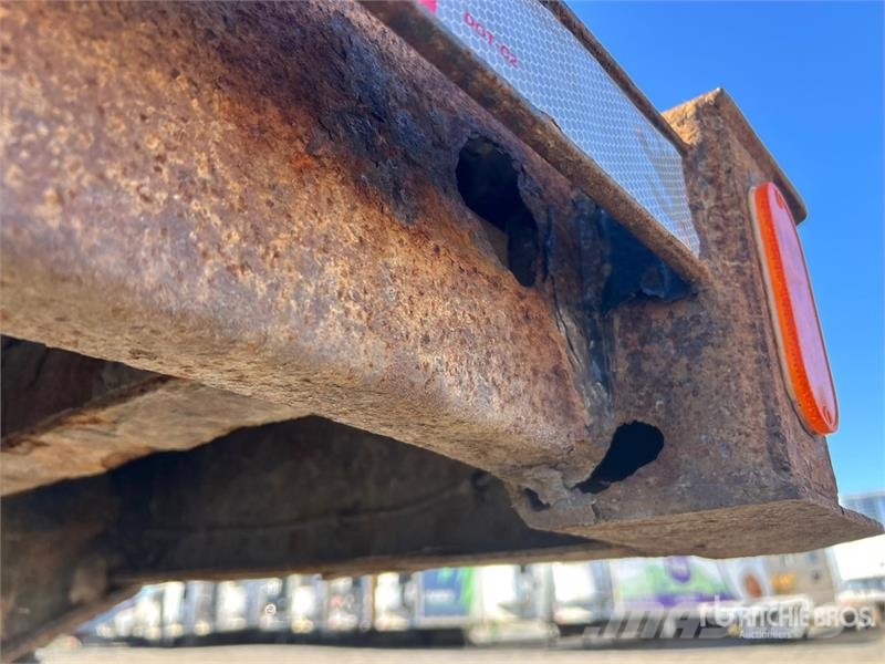 Manac 48 ft Quad/A Flatbed Trailer مقطوروات مسطحة/مفصلية الجوانب