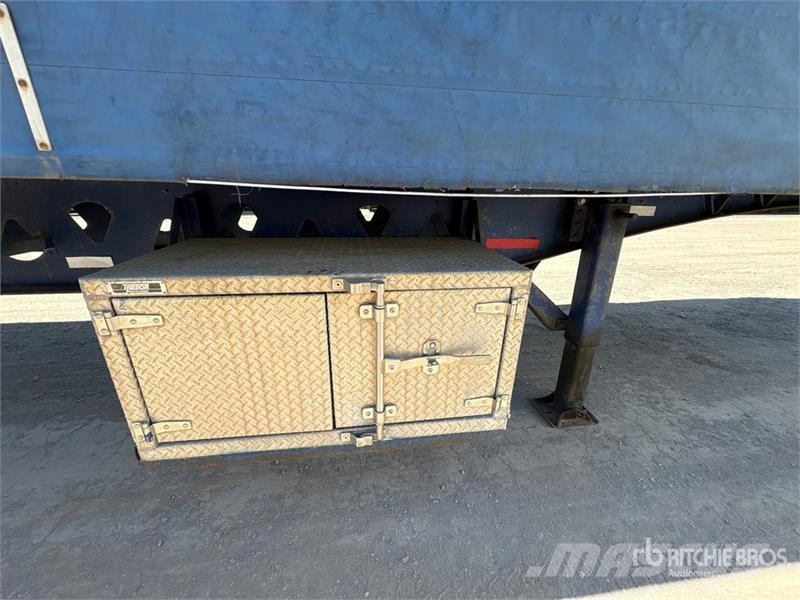 Manac 48 ft T/A Curtain Side Trailer Curtainsideranhänger