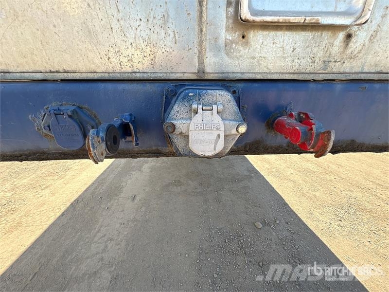 Manac 48 ft T/A Curtain Side Trailer Curtainsideranhänger