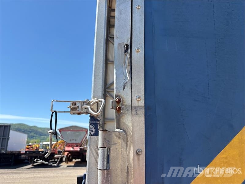 Manac 48 ft T/A Curtain Side Trailer Curtainsideranhänger