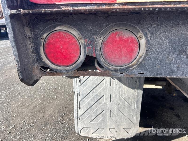 Manac 48 ft Tri/A Flatbed Trailer Rimorchi con sponde ribaltabili