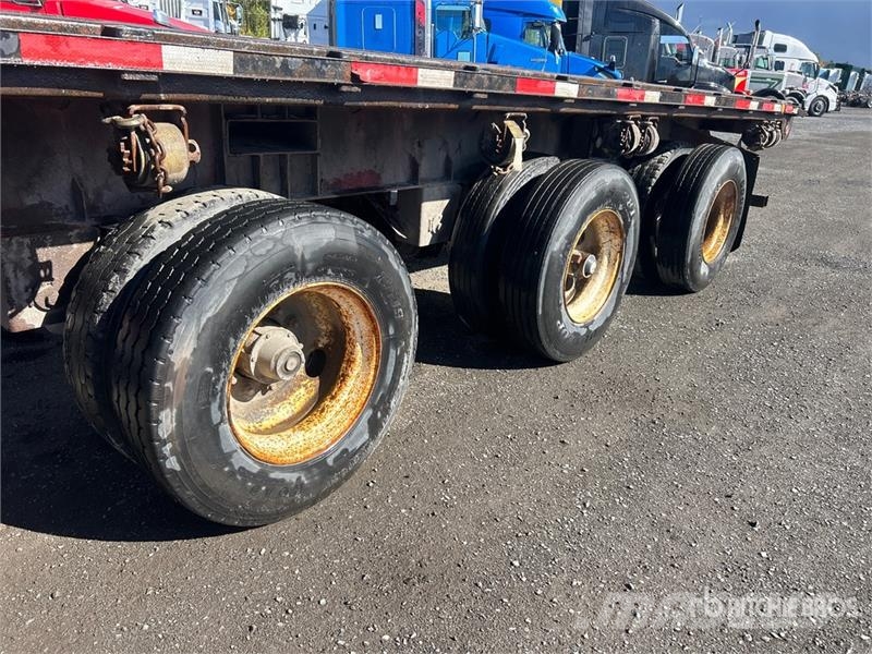 Manac 48 ft Tri/A Flatbed Trailer Rimorchi con sponde ribaltabili