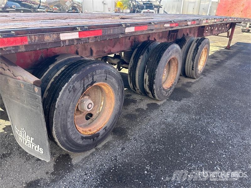 Manac 48 ft Tri/A Flatbed Trailer Rimorchi con sponde ribaltabili