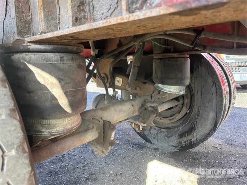 Manac 48 ft Tri/A Flatbed Trailer Rimorchi con sponde ribaltabili